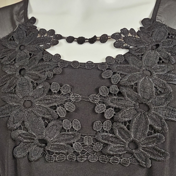 Emma & Olive Short Sleeve Floral Lace Neckline Blouse Size L - Picture 4 of 11